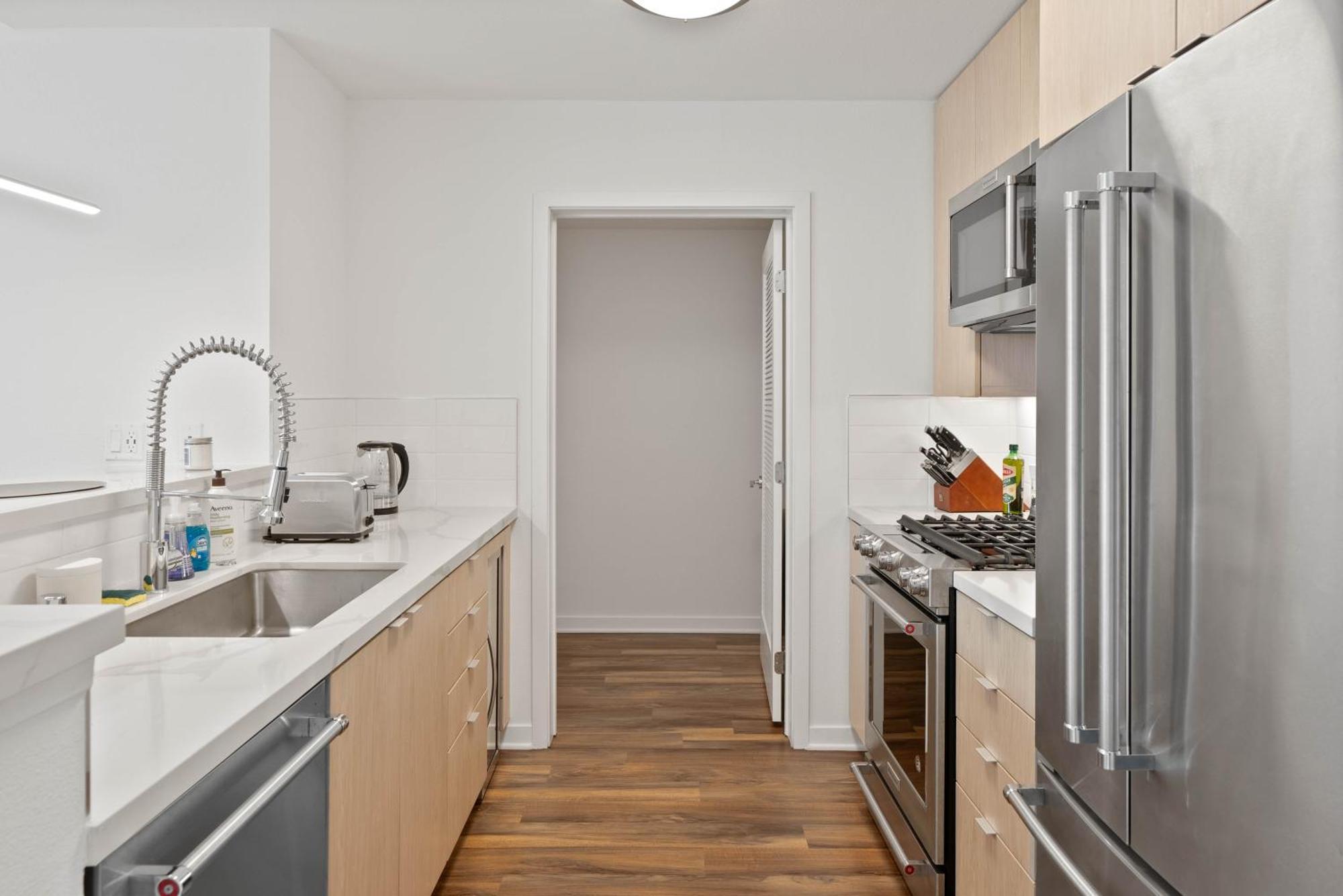 Elegant And Comfortable In Beverly Hills *